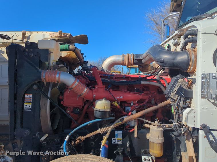 image for item OD9184 2012 Peterbilt 388 semi truck