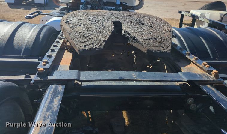 image for item OD9184 2012 Peterbilt 388 semi truck