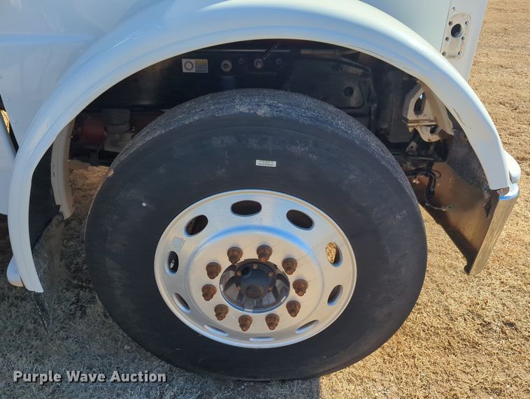 image for item OD9184 2012 Peterbilt 388 semi truck