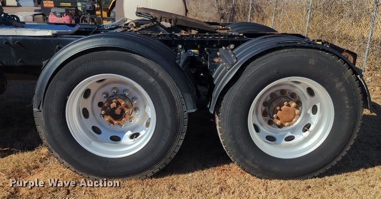 image for item OD9184 2012 Peterbilt 388 semi truck