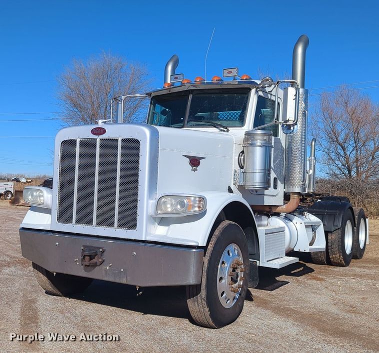 image for item OD9185 2013 Peterbilt 388 semi truck