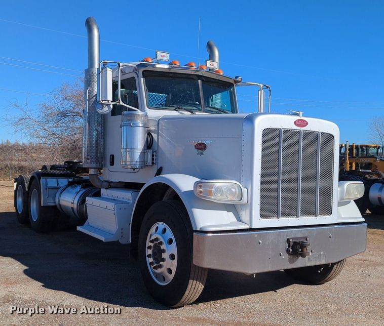 image for item OD9185 2013 Peterbilt 388 semi truck