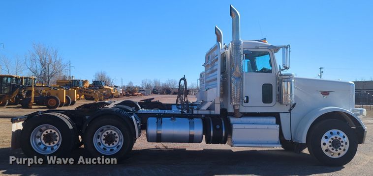 image for item OD9185 2013 Peterbilt 388 semi truck
