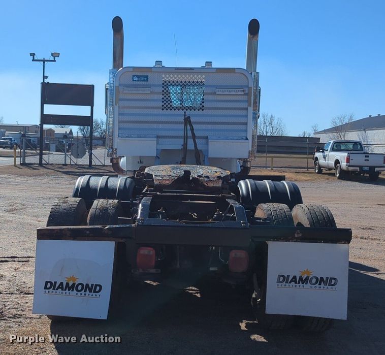 image for item OD9185 2013 Peterbilt 388 semi truck