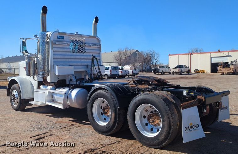 image for item OD9185 2013 Peterbilt 388 semi truck