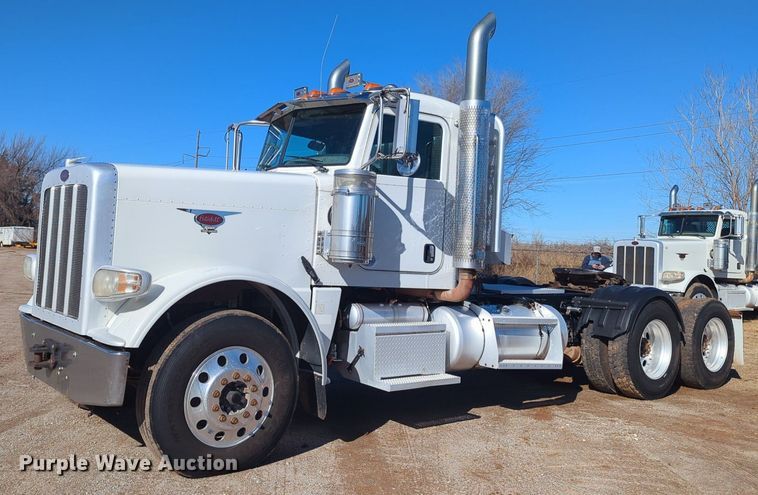 image for item OD9185 2013 Peterbilt 388 semi truck