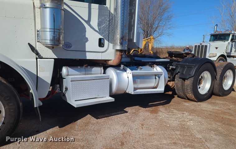 image for item OD9185 2013 Peterbilt 388 semi truck