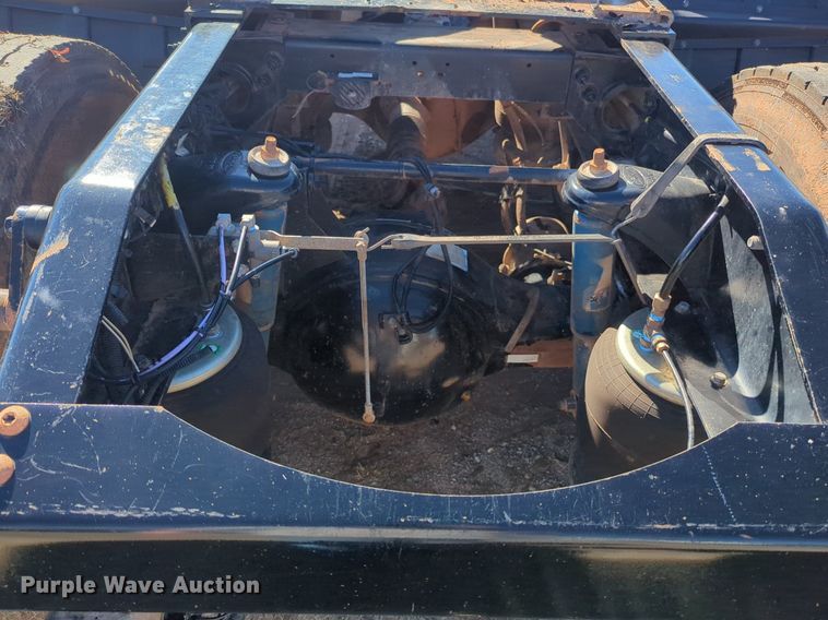 image for item OD9185 2013 Peterbilt 388 semi truck