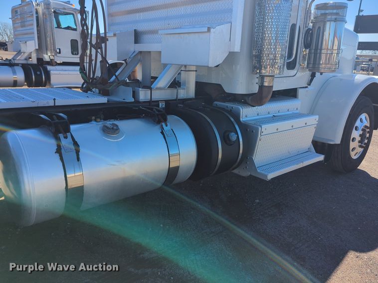 image for item OD9185 2013 Peterbilt 388 semi truck