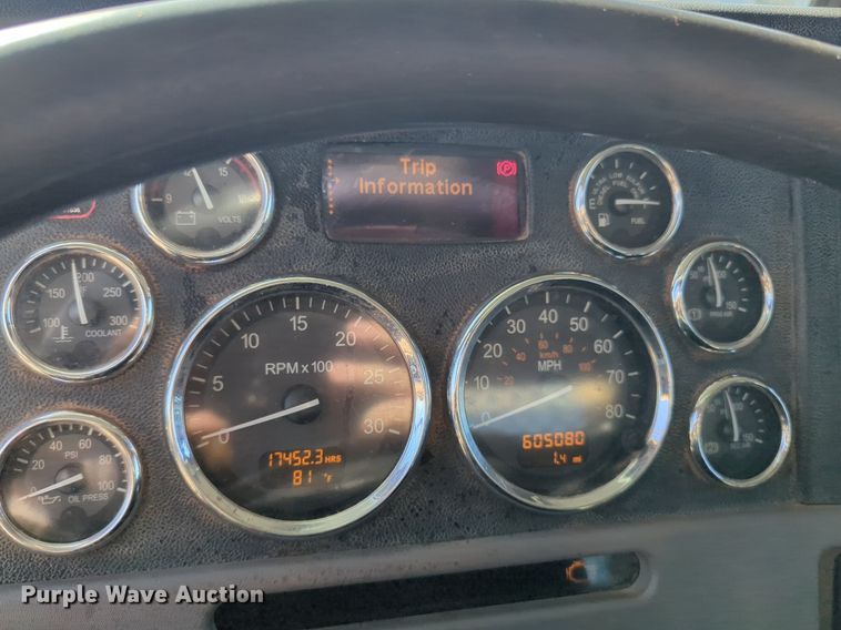 image for item OD9185 2013 Peterbilt 388 semi truck