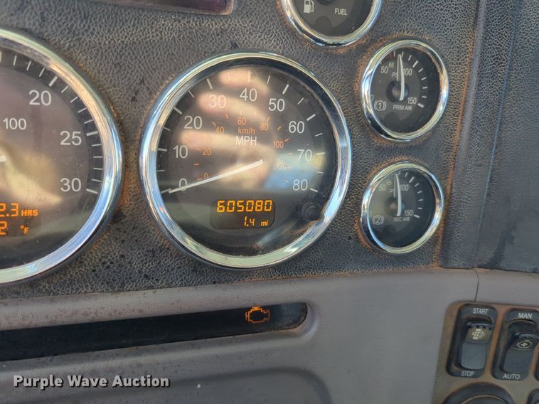 image for item OD9185 2013 Peterbilt 388 semi truck