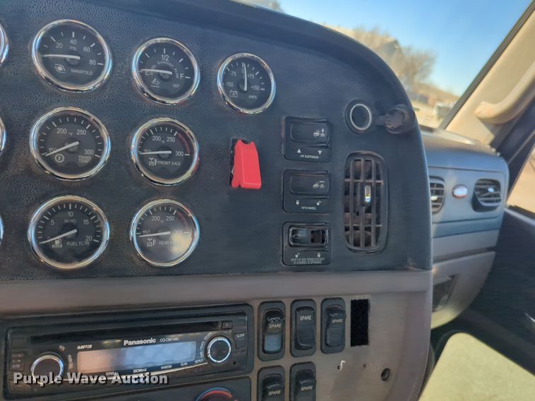 image for item OD9185 2013 Peterbilt 388 semi truck