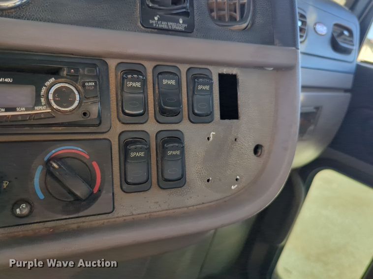 image for item OD9185 2013 Peterbilt 388 semi truck