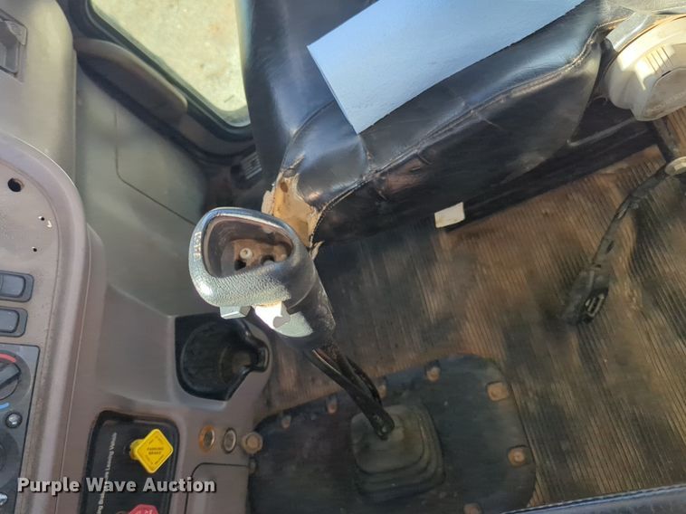 image for item OD9185 2013 Peterbilt 388 semi truck