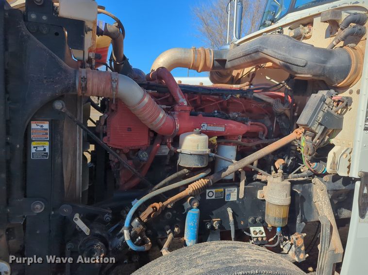 image for item OD9185 2013 Peterbilt 388 semi truck