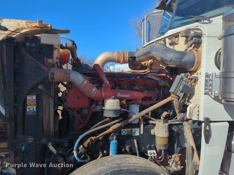 image for item OD9185 2013 Peterbilt 388 semi truck