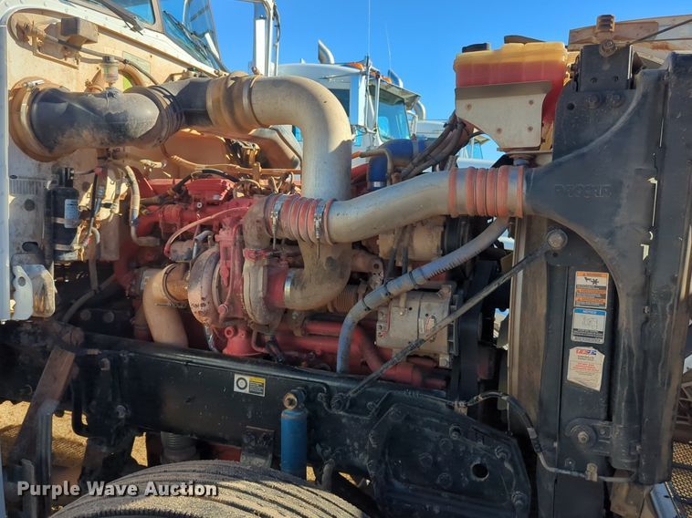 image for item OD9185 2013 Peterbilt 388 semi truck