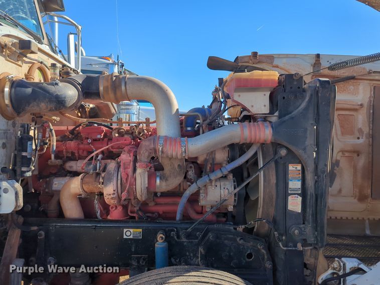 image for item OD9185 2013 Peterbilt 388 semi truck