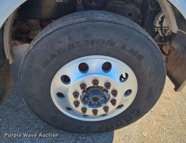 image for item OD9185 2013 Peterbilt 388 semi truck