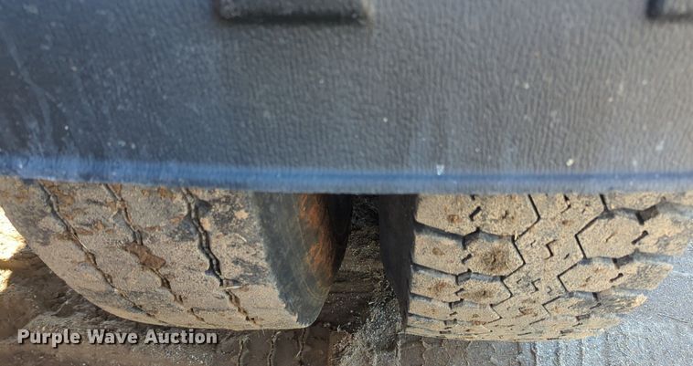 image for item OD9185 2013 Peterbilt 388 semi truck