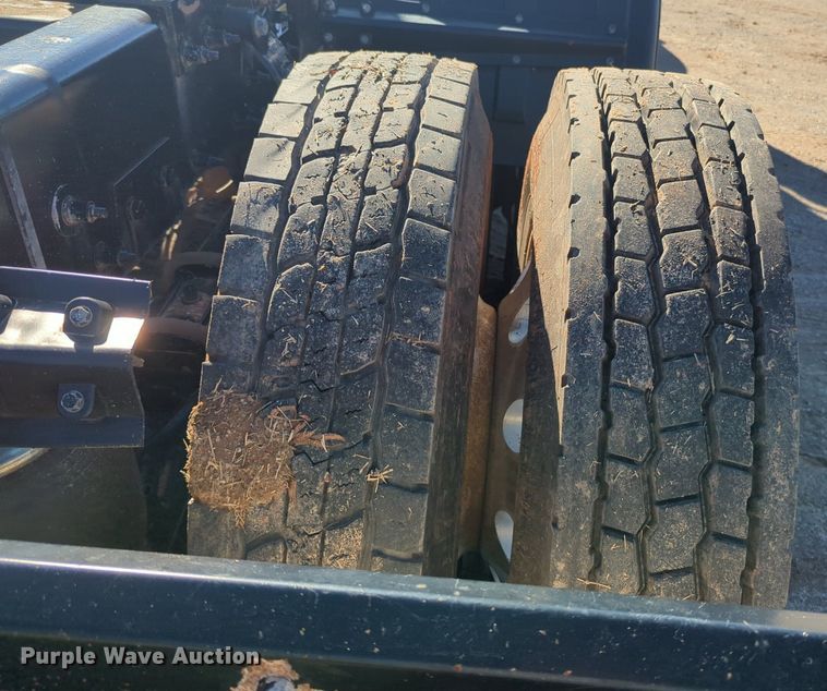 image for item OD9185 2013 Peterbilt 388 semi truck