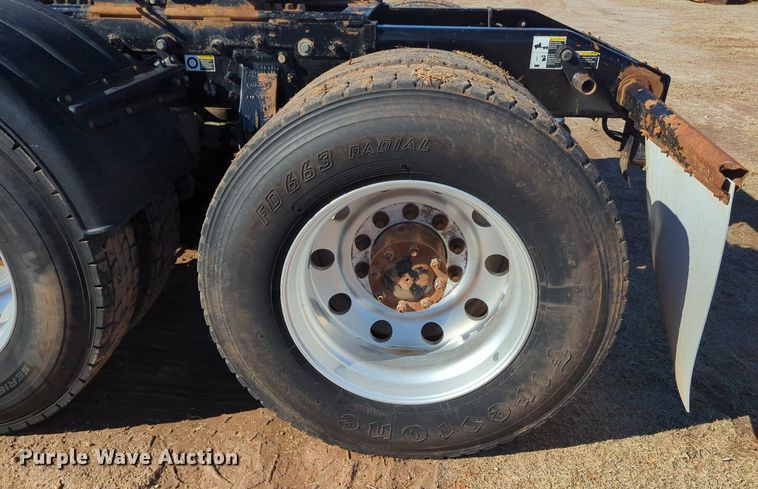 image for item OD9185 2013 Peterbilt 388 semi truck