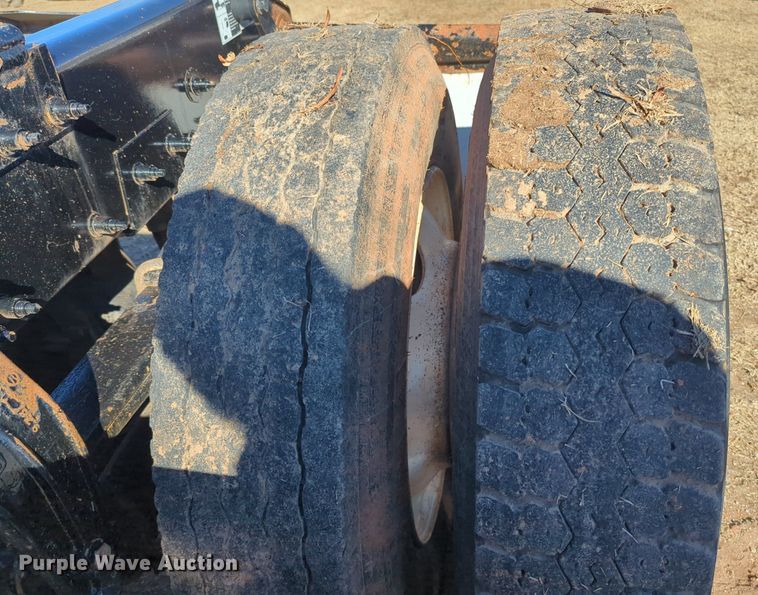 image for item OD9185 2013 Peterbilt 388 semi truck