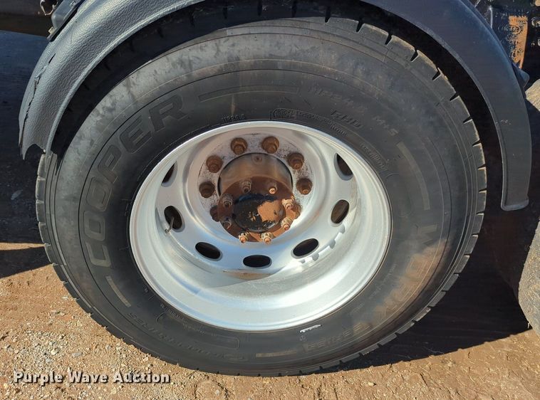 image for item OD9185 2013 Peterbilt 388 semi truck