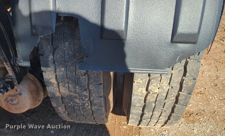 image for item OD9185 2013 Peterbilt 388 semi truck