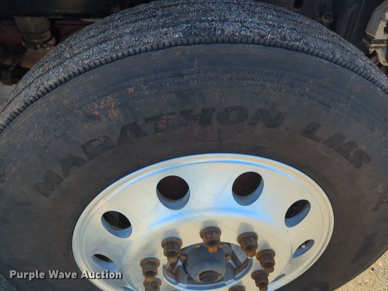 image for item OD9185 2013 Peterbilt 388 semi truck