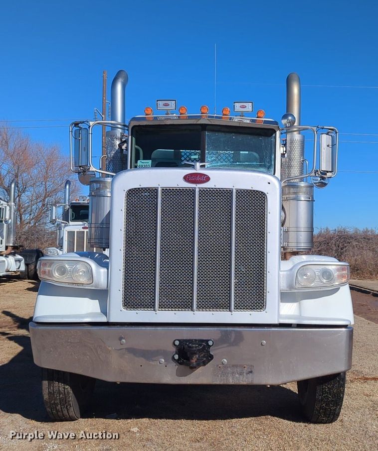 image for item OD9187 2012 Peterbilt 388 semi truck