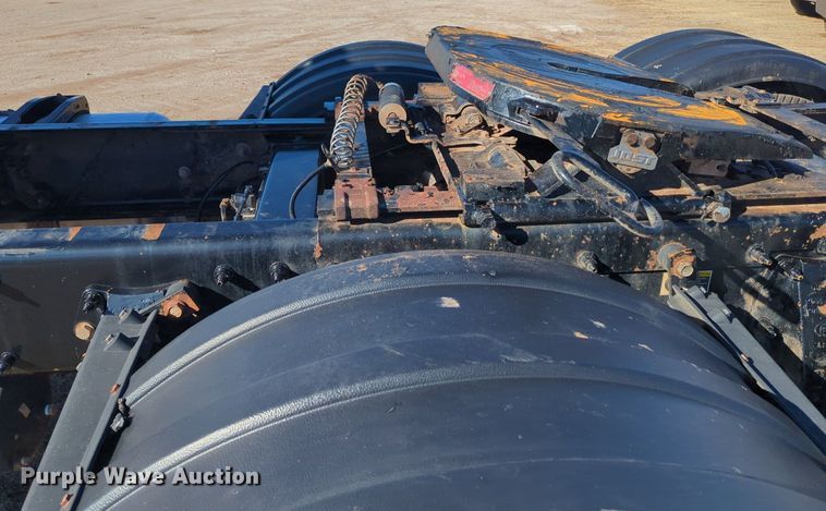 image for item OD9187 2012 Peterbilt 388 semi truck