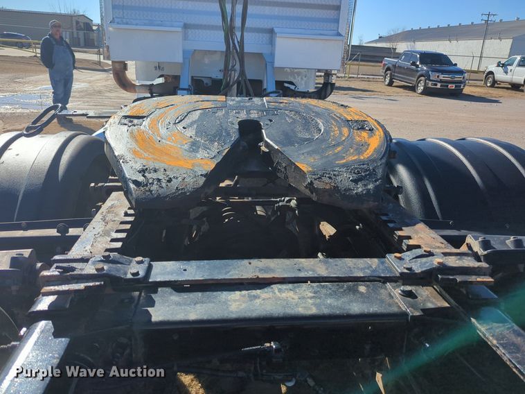 image for item OD9187 2012 Peterbilt 388 semi truck