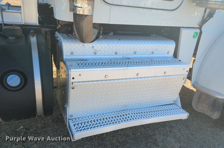 image for item OD9187 2012 Peterbilt 388 semi truck