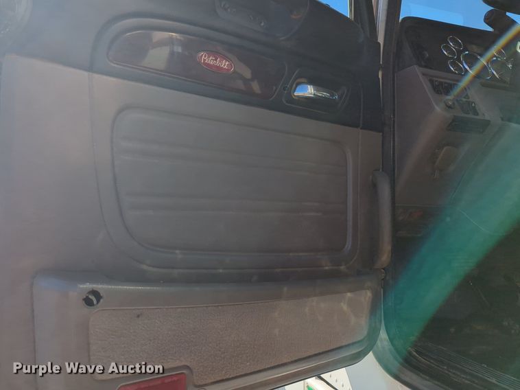 image for item OD9187 2012 Peterbilt 388 semi truck