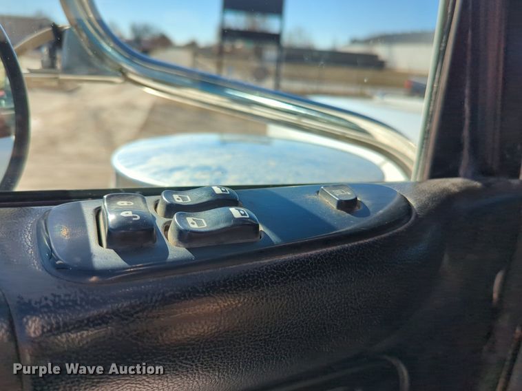 image for item OD9187 2012 Peterbilt 388 semi truck