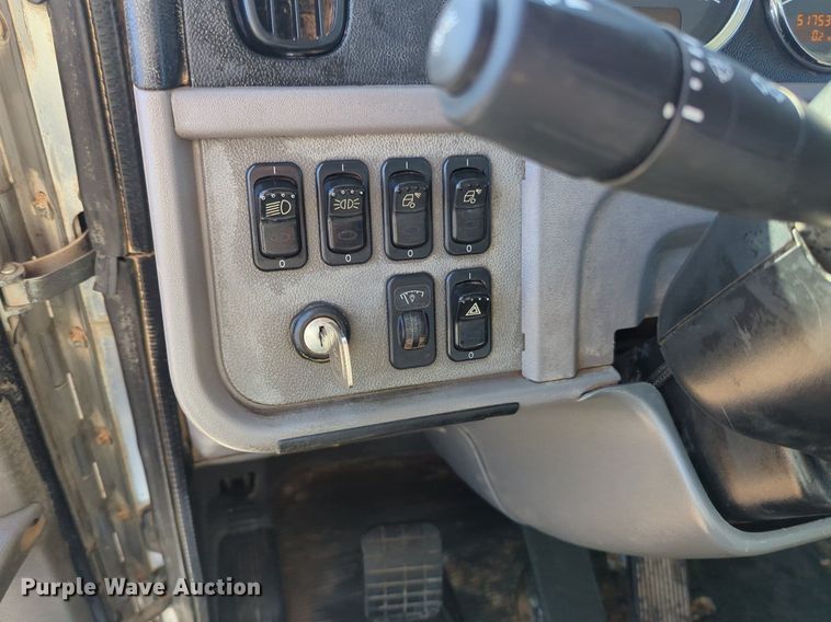 image for item OD9187 2012 Peterbilt 388 semi truck