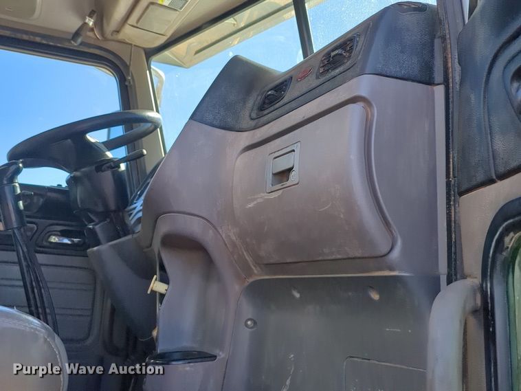 image for item OD9187 2012 Peterbilt 388 semi truck