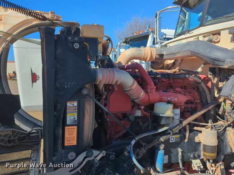 image for item OD9187 2012 Peterbilt 388 semi truck