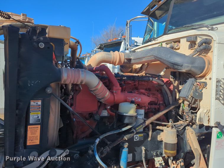 image for item OD9187 2012 Peterbilt 388 semi truck