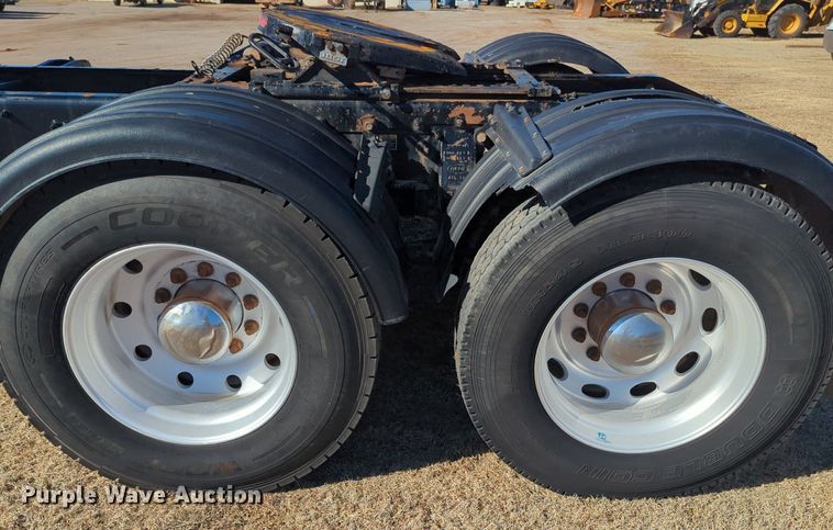 image for item OD9187 2012 Peterbilt 388 semi truck