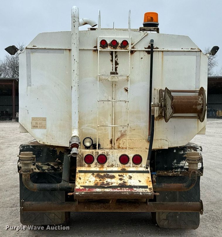 image for item OD9932 1995 Kenworth T800 water truck