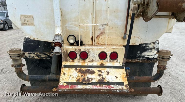 image for item OD9932 1995 Kenworth T800 water truck