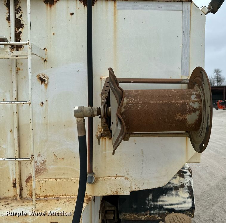 image for item OD9932 1995 Kenworth T800 water truck