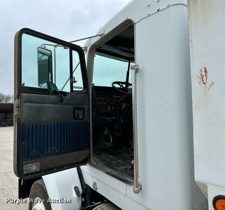 image for item OD9932 1995 Kenworth T800 water truck