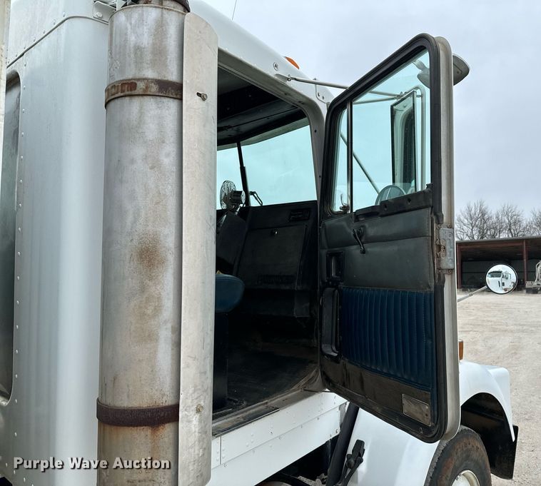 image for item OD9932 1995 Kenworth T800 water truck