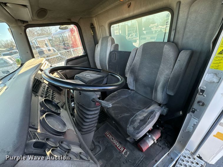 image for item OD9933 2006 Kenworth  T300 delivery truck