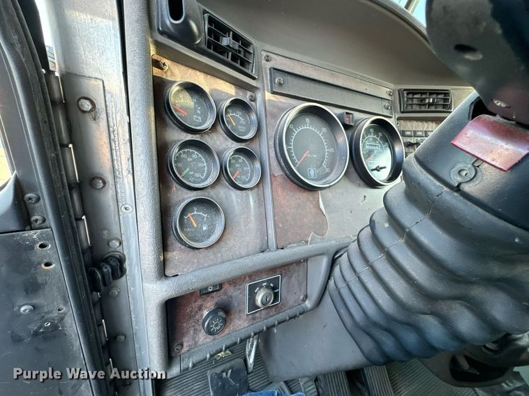 image for item OD9933 2006 Kenworth  T300 delivery truck