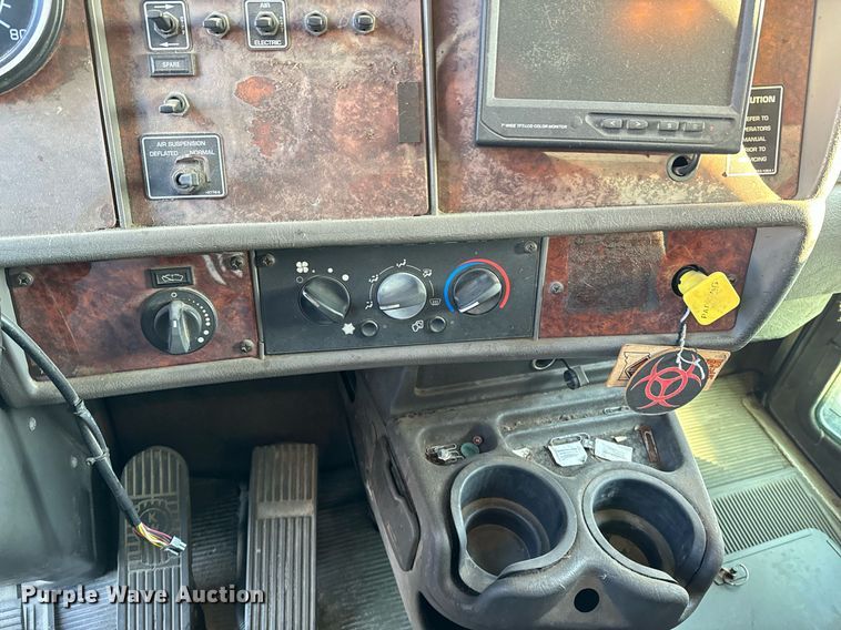 image for item OD9933 2006 Kenworth  T300 delivery truck