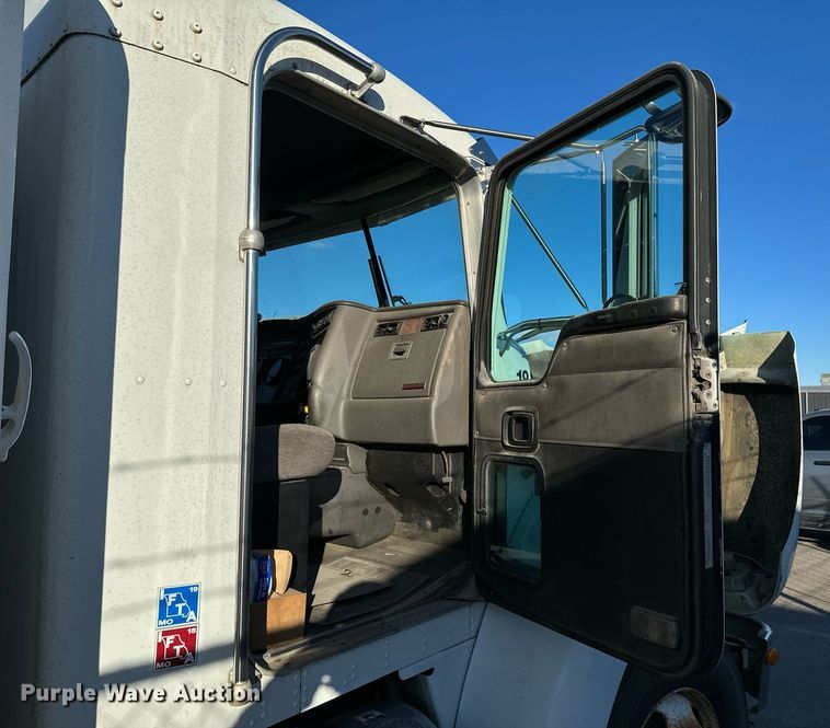 image for item OD9933 2006 Kenworth  T300 delivery truck